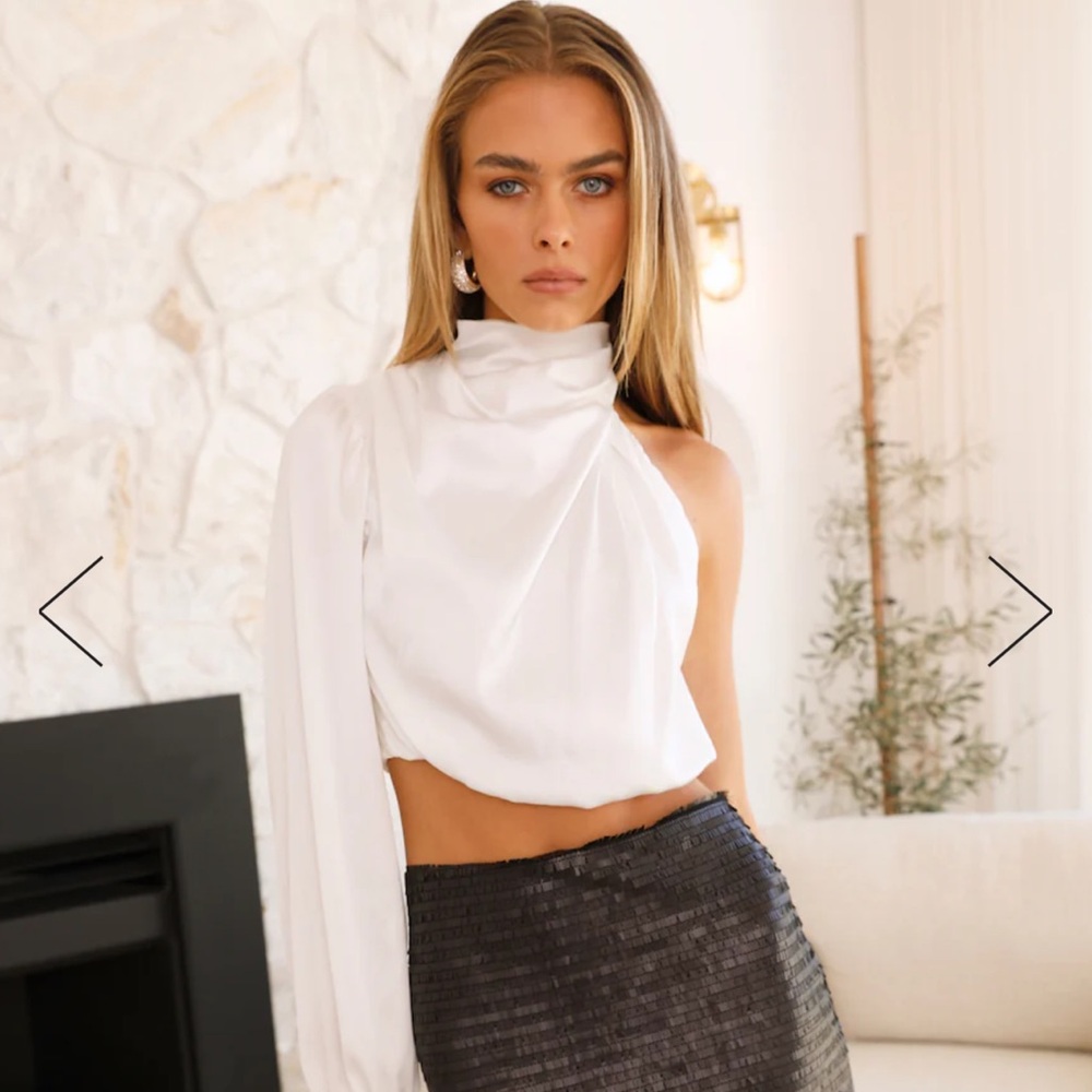 New hello molly white sleeve top